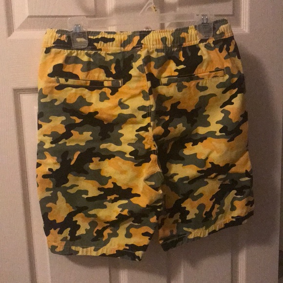 Yellow Camo Shorts (Cotton/Twill) - Flat Front - Forever 21 - Men's Size XS - Picture 2 of 3